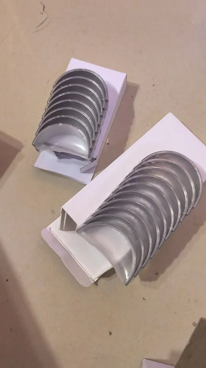 Pistons laid out for the kit